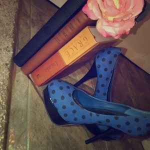 Blue with black polka dots heels